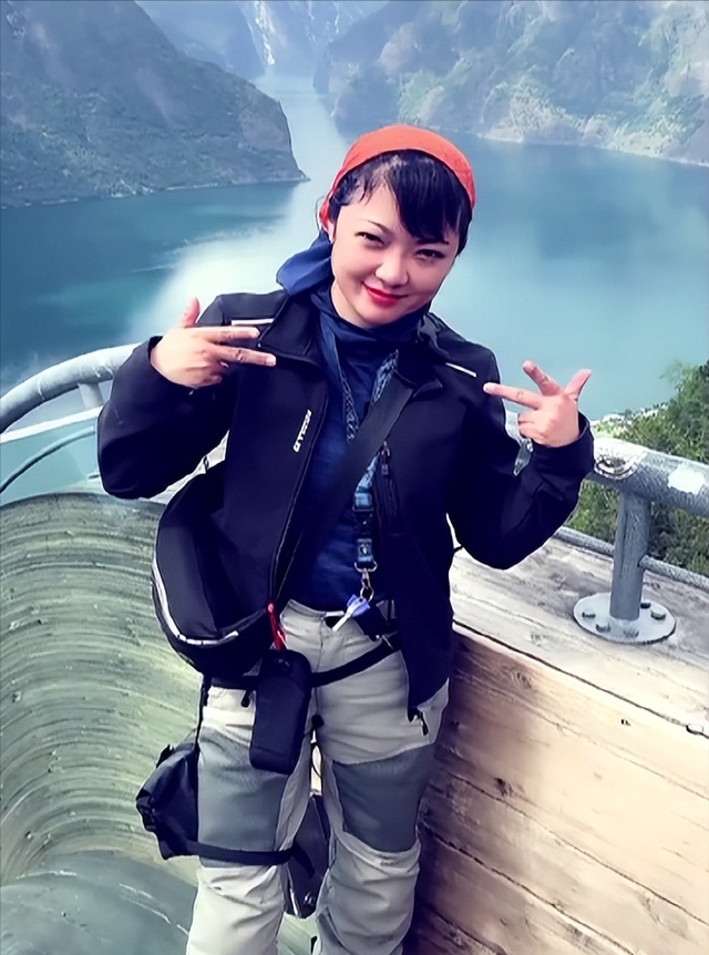 2019年，南京妈妈李春辉，骑摩托穿越25国，去欧洲看望两个女儿