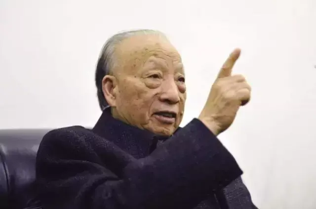 浙江穷小子逆袭成富豪，73岁时，花300亿建新圆明园，被马云称赞