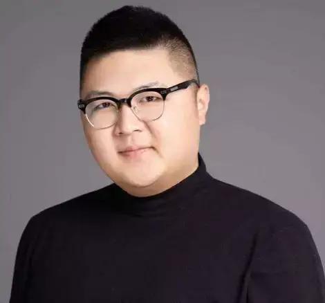 江苏300斤胖小伙，被女友送200多万奔驰，最后终于结婚了