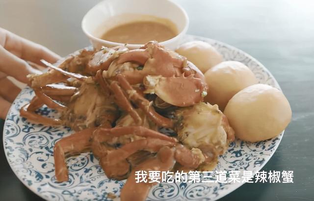好吃！樊振东享受新加坡美食：喜欢辣椒蟹！田志希：爱吃榴莲甜品
