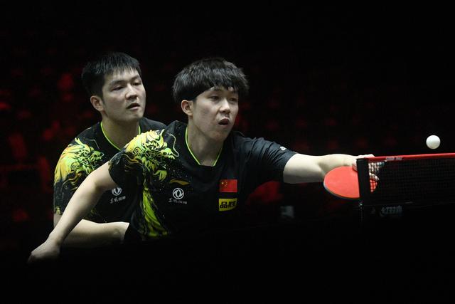 （体育）（6）乒乓球——WTT新加坡大满贯：樊振东/王楚钦男双夺冠