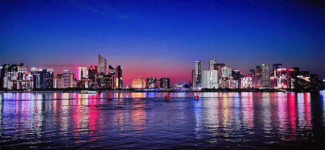 预言与往事，一座高楼的一生 | 房叔说No.412