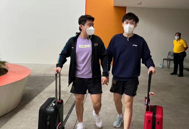 国乒大部队抵达新加坡！两位00后小将4连胜，蒯曼有望创造冷门