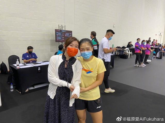 福原爱刘诗雯姐妹会面！2女神比身高，手牵手闺蜜情太深了