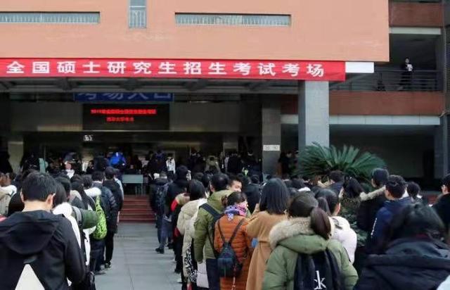 有条件出国留学的孩子，你值得给父母磕100个头