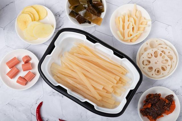 麻辣烫第一股：10年门店数翻近6倍！连续三年营收超11亿