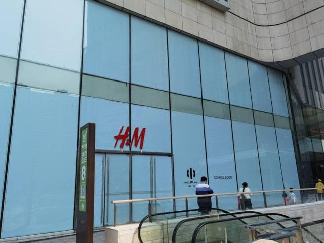 天猫店关闭，杭州线下店被曝缩小面积，曾经风光的H&M为何急速瘦身