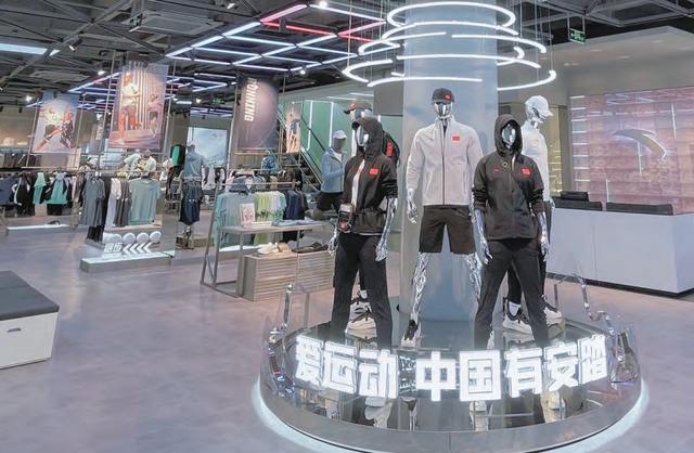 安踏体育：2021年营收达493亿元，两大主力品牌收入超200亿