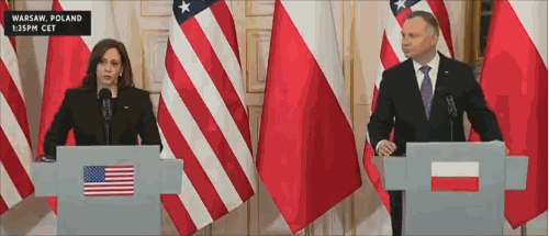 被问美国如何安排乌克兰难民，美国副总统哈里斯又开始哈哈大笑…
