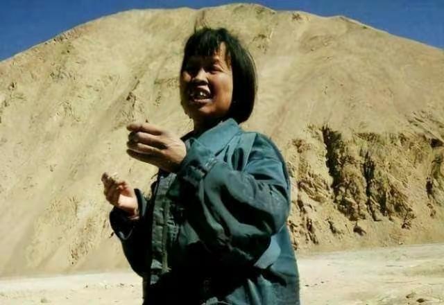 30年前，她到昆仑山找丈夫，靠游客施舍食物生活，后续如何？