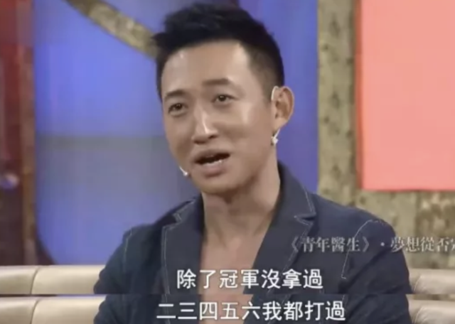 “剧抛脸”王阳：出道十几年，42岁才大红，妻子陪伴多年不离不弃