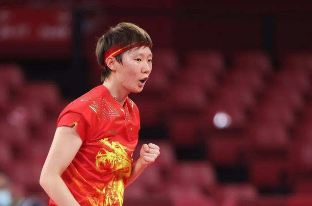 仅5小时！孙颖莎输球后主动找王曼昱备战女双，气度不凡让人佩服