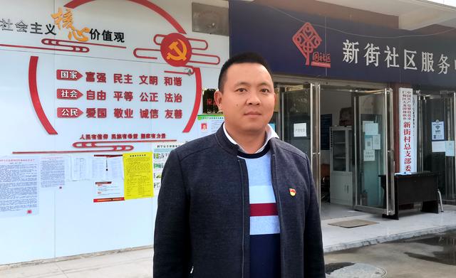 普国兵为攀枝花市党校递进班的干部介绍芒果产业