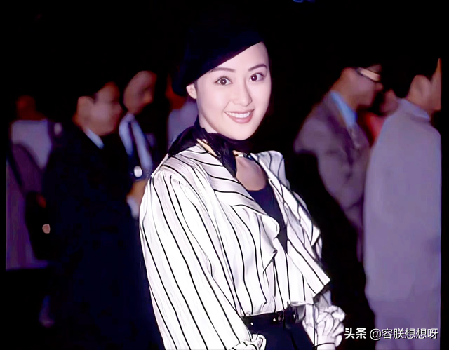 人间富贵花章小蕙，过分精彩的起伏人生赠予了她馥郁的玫瑰园