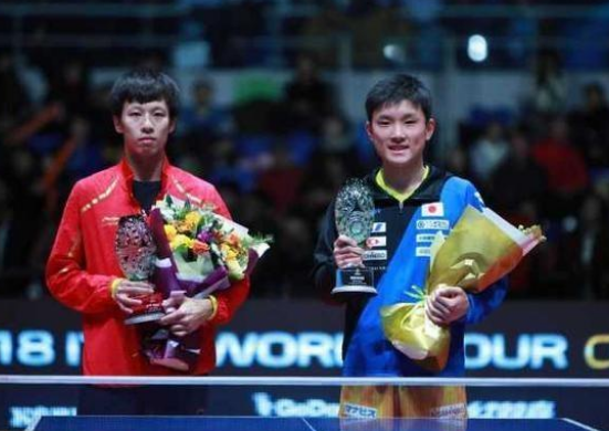 张本智和长大了，新加坡公开赛一轮游，战胜他的对手不简单