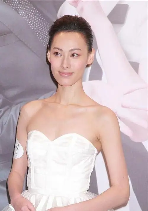 错失7100亿，交往10位女友，李嘉诚儿子李泽楷风流人生