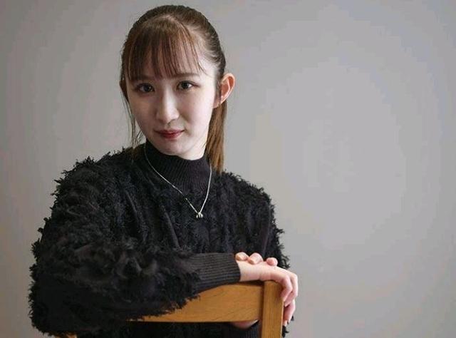 让对手三局比赛得了10分，早田希娜横扫晋级，正手的进攻力量加强