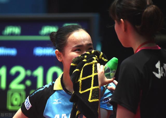 国乒3-0横扫日本夺冠，伊藤美诚心态崩了，解说：早田希娜一打三