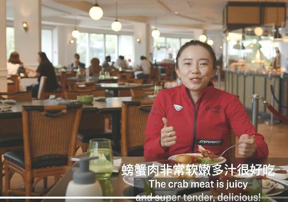 好吃！樊振东享受新加坡美食：喜欢辣椒蟹！田志希：爱吃榴莲甜品