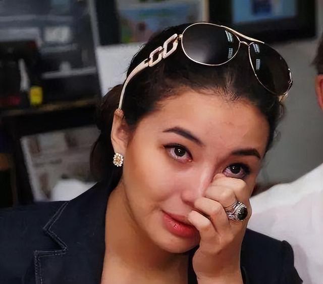 她15岁被性侵，后被母亲卖入王室，马来西亚最美王妃有多惨？