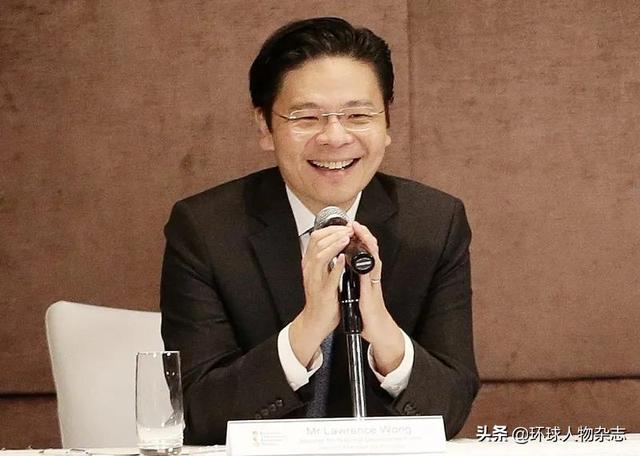 会弹吉他，情商又高，李显龙的“接班人”是他？