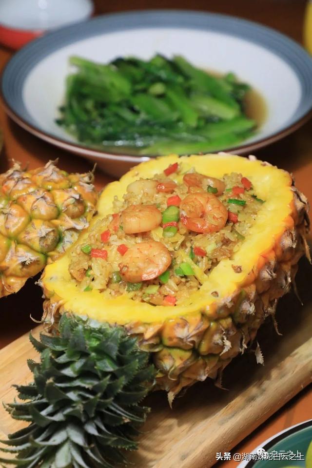 10块钱买一个菠萝，东南亚风情的菠萝饭，怎么做既简单又好吃？香