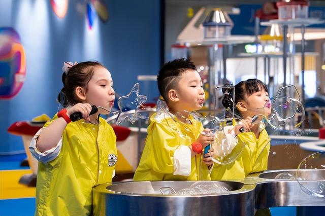 香港置地旗下亲子科学探索品牌“Kidzplorer智乐空间”迎来周年庆