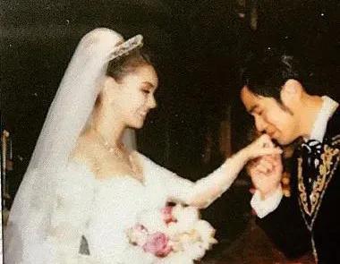 周杰伦情史，情断蔡依林，空恋侯佩岑，他为什么选择昆凌？