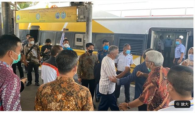 印尼首批轮渡游客来自马来西亚与新加坡