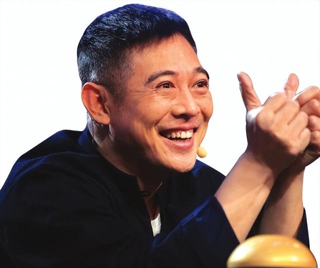 这些明星放弃了中国国籍，却依然在国内疯狂捞金，该被抵制吗？