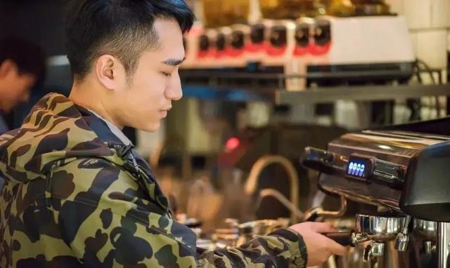 买下2亿豪宅传言背后，身家160亿的喜茶创始人深陷“上市焦虑”