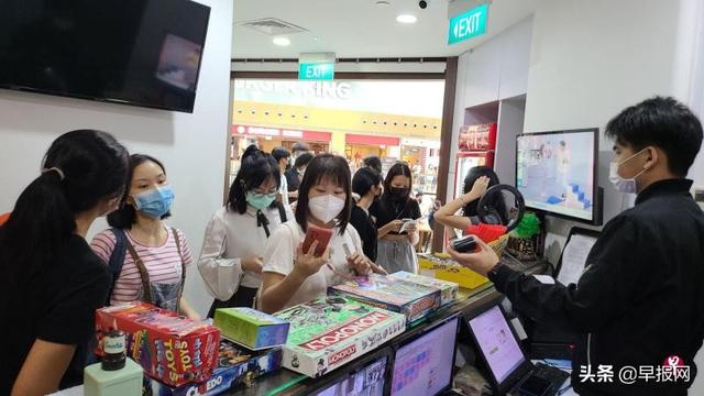 新加坡卡拉OK重开啦！“麦友”请假改日程欢唱