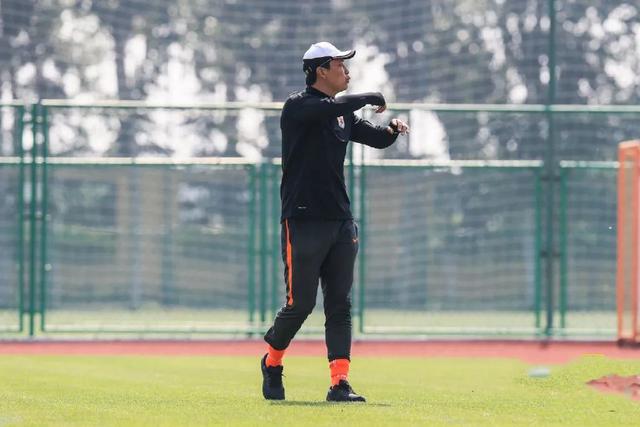 泰山队抵达泰国备战，于远伟不想走过场，海港放弃亚冠或签4国脚