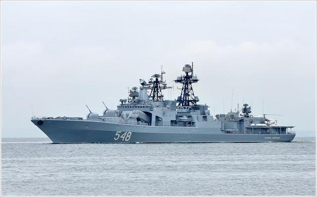 出手就是狠招，俄战舰东海军演，在日本家门示威，让美国也要掂量