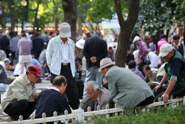 故事：首尔版“横滨玛丽”，她们既是站街女，又是可怜的老人