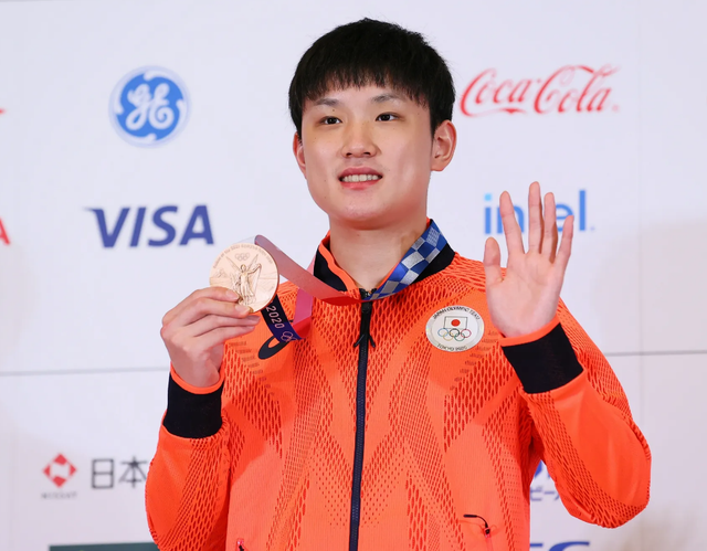 张本智和：8年前抛弃中国籍，加入日本国籍的他，如今怎么样了？