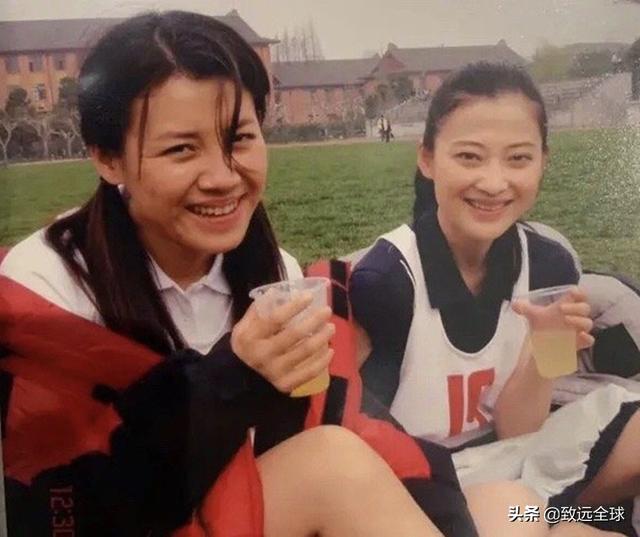 20岁与张国荣合作，26拿下影后宝座，她与梅婷的神仙友谊让人羡慕