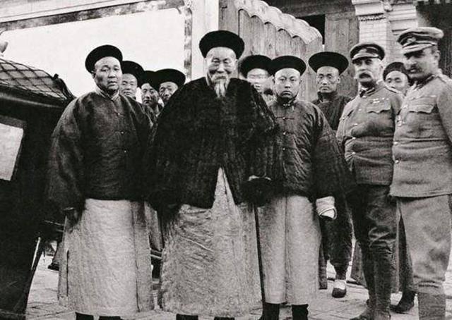 李鸿章购买英国制造的两艘炮艇，并附上《购买炮船章程》