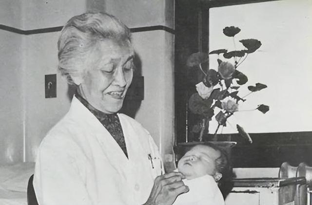 她被誉为万婴之母，接生袁隆平等五万名婴儿，自己却没结婚没孩子