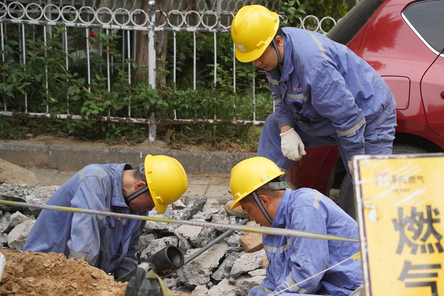 数读郑州两会工作报告：2021年郑州地区生产总值完成12691亿元，增长4.7%