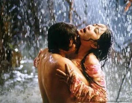 青春回忆杀：盘点各个影视版本的《白发魔女》三部曲