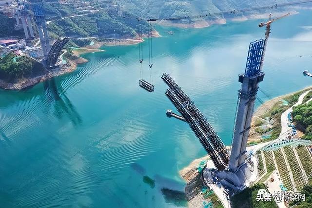 桥梁大事：天峨龙滩特大桥拱肋吊装过半、广东最长跨海铁路桥合龙