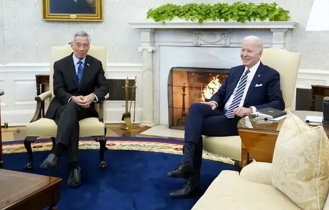 新加坡怎么回事，总理访美时间长达8天，如今要向美国看齐？