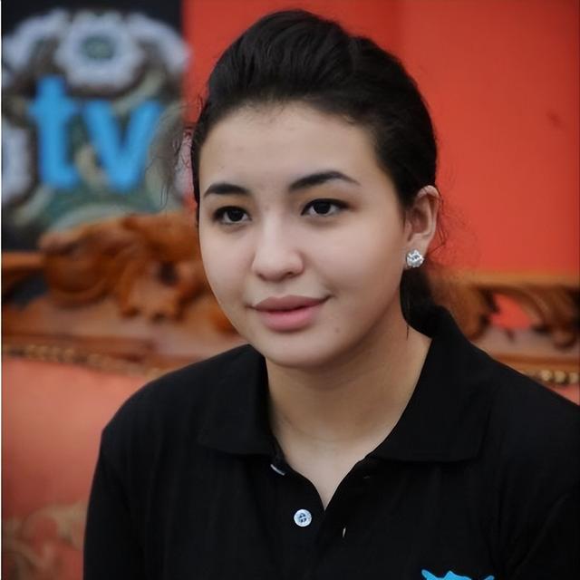 她15岁被性侵，后被母亲卖入王室，马来西亚最美王妃有多惨？