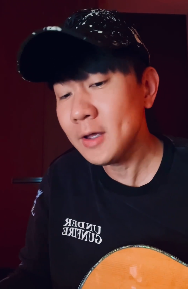 林俊杰确诊过程还原：和国外歌手同台演出，现场全都没戴口罩