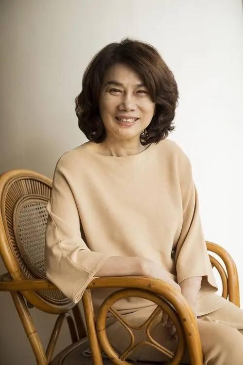 南京单亲妈妈，36岁才做业务员，8000万年薪挖不走，为啥