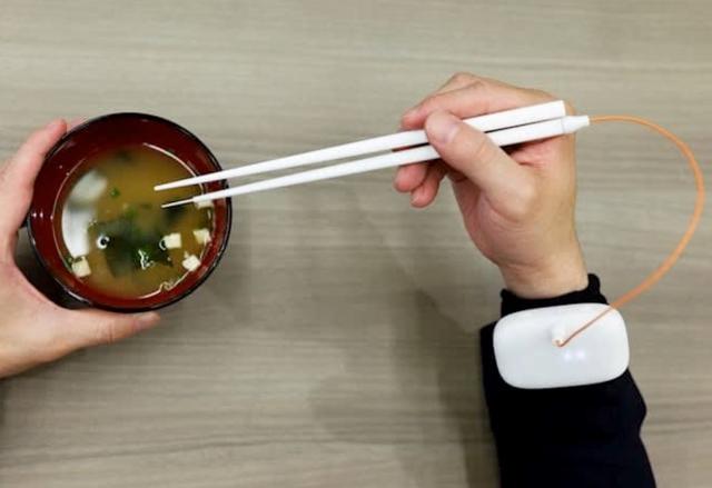 为降低盐摄入，日本科学家发明能吸咸味的筷子，没盐也有味道
