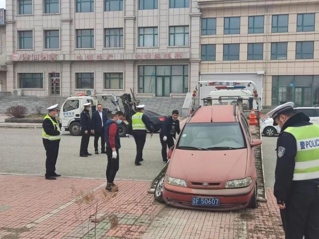 拒绝“霸道”！合作区整治“僵尸车”，坚决不手软