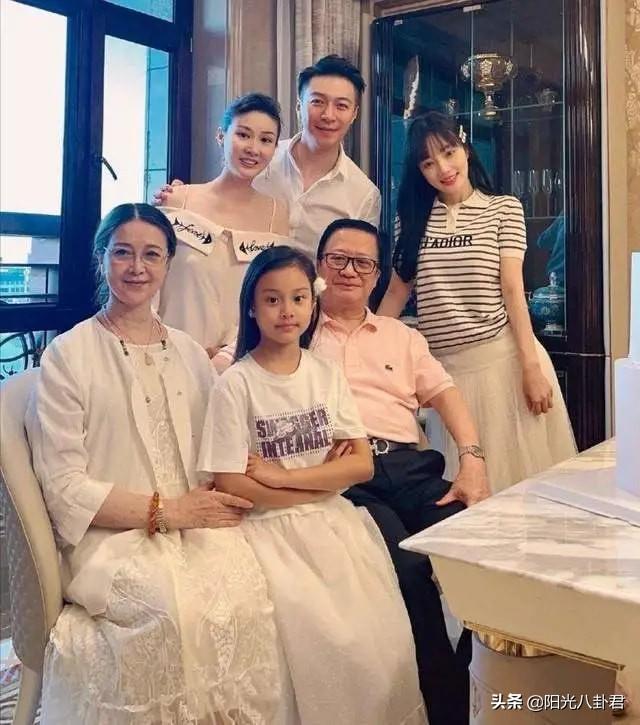 杨二车娜姆和李小璐妈妈的瓜，为争男人扇耳光，现两人近况大不同