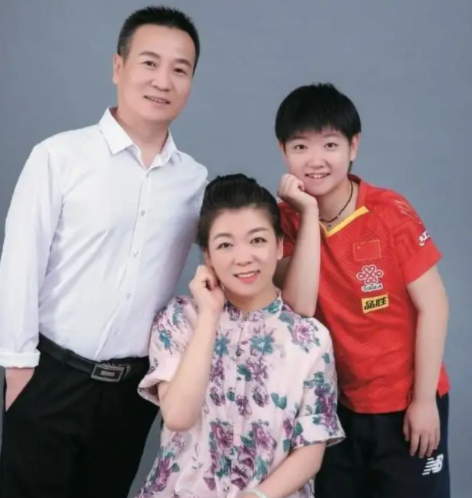 孙颖莎回石家庄和父母团聚啦！球迷感谢邱贻可帮助莎莎的提升训练